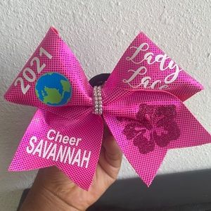 Worlds cheer bow